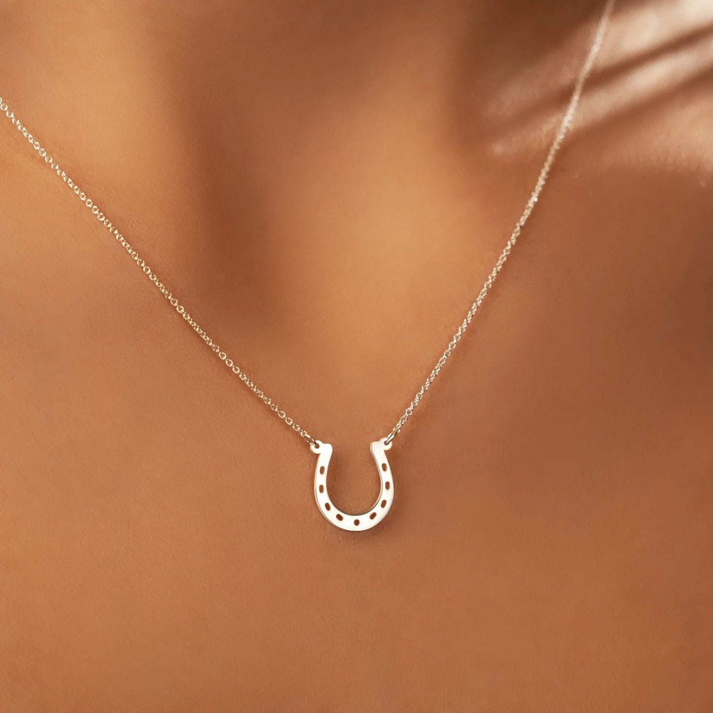 925 Sterling Silver Horse Shoe Necklace