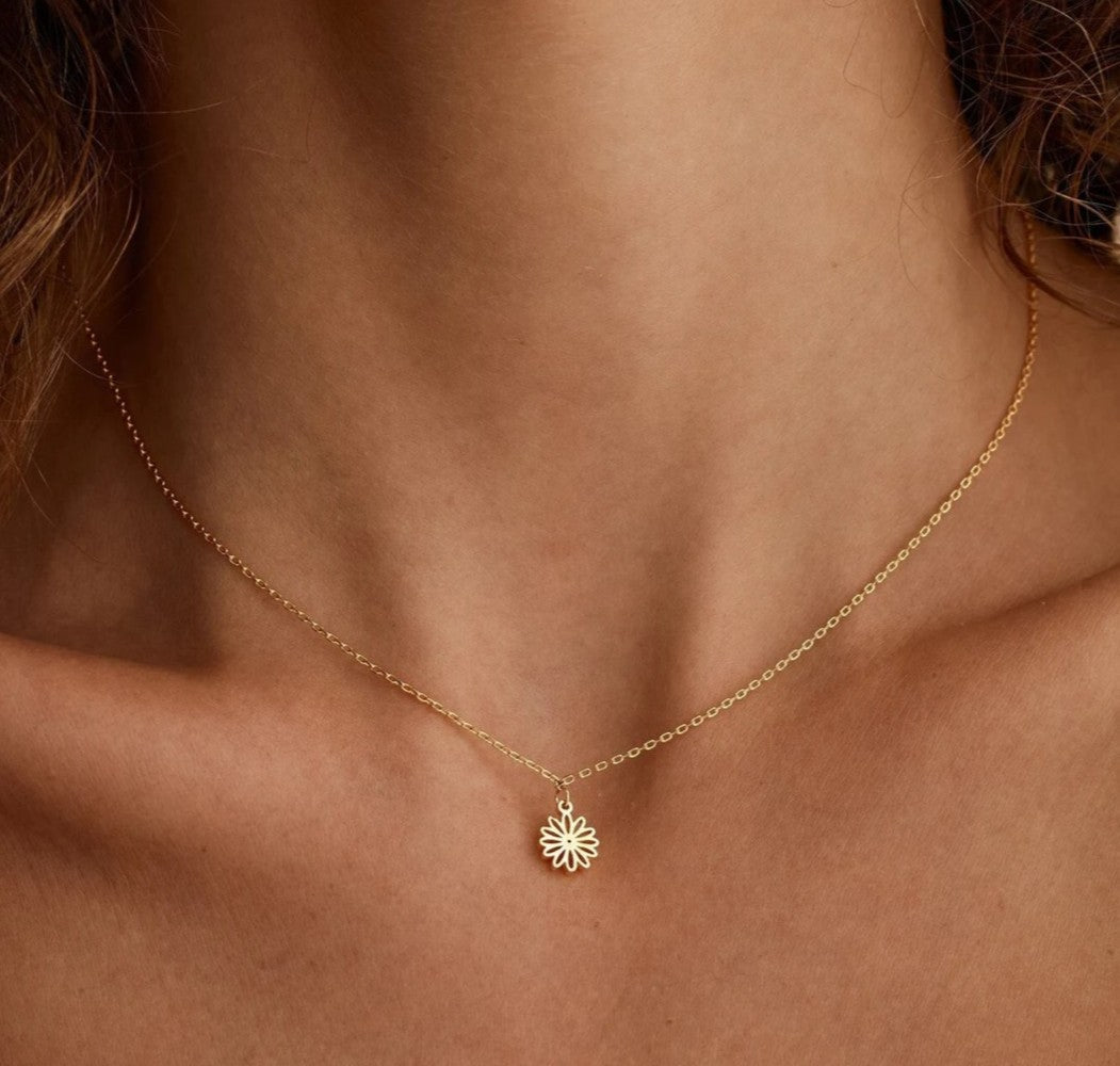 925 Sterling Silver Daisy Flower Symbol Necklace