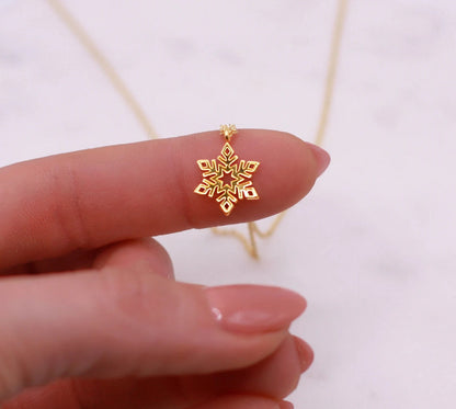 925 Sterling Silver Snowflake Necklace